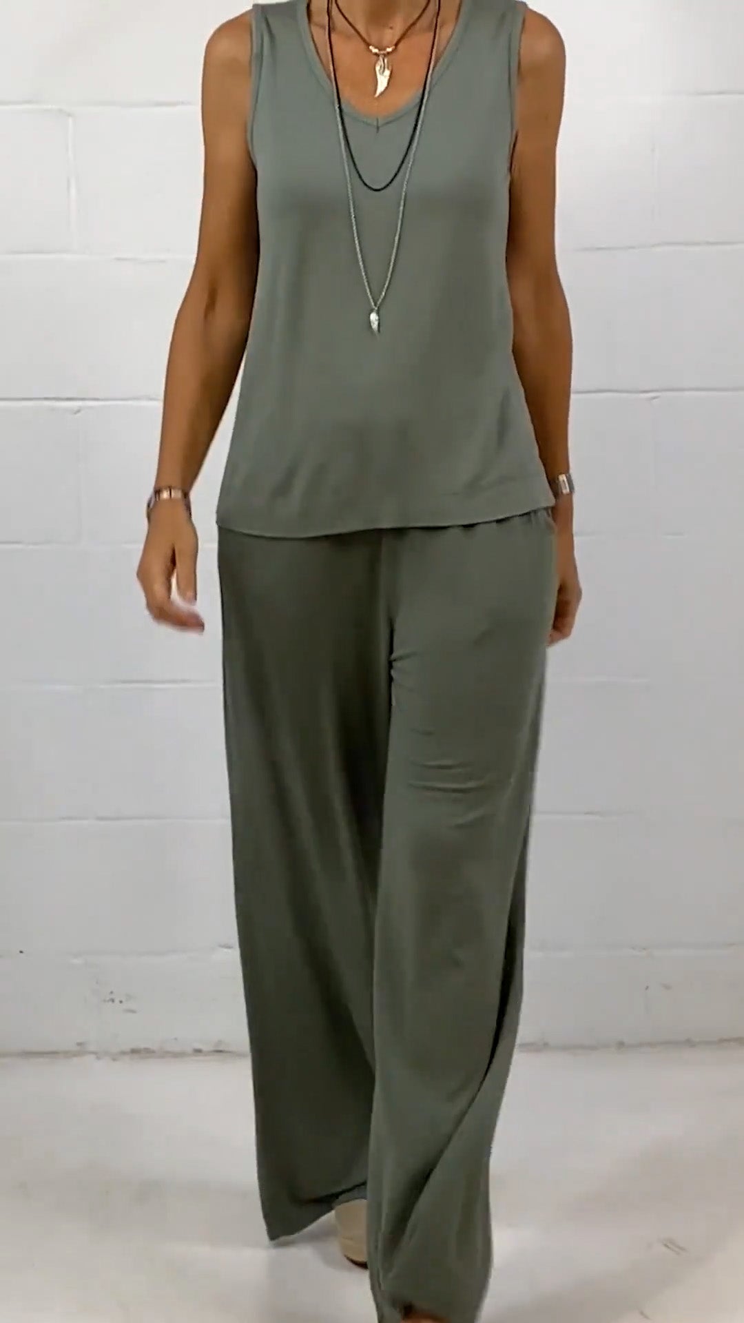 Women's Spring Casual Solid Sleeveless Crewneck Loose Two-piece Set - Seldom Seen Styles