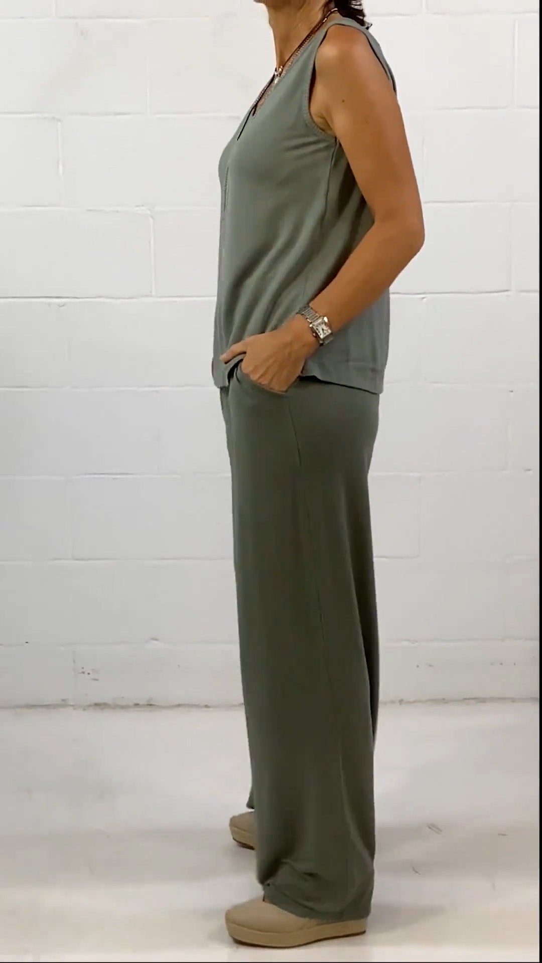 Women's Spring Casual Solid Sleeveless Crewneck Loose Two-piece Set - Seldom Seen Styles