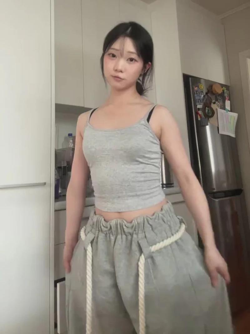 Baggy Wide Leg Pants for Women Casual Elastic Waist Lantern Trouser Sweatpants Womenswear Everyday Comfortable Nautical Rope Drawstring Unisex Fit 155-185cm - Seldom Seen Styles