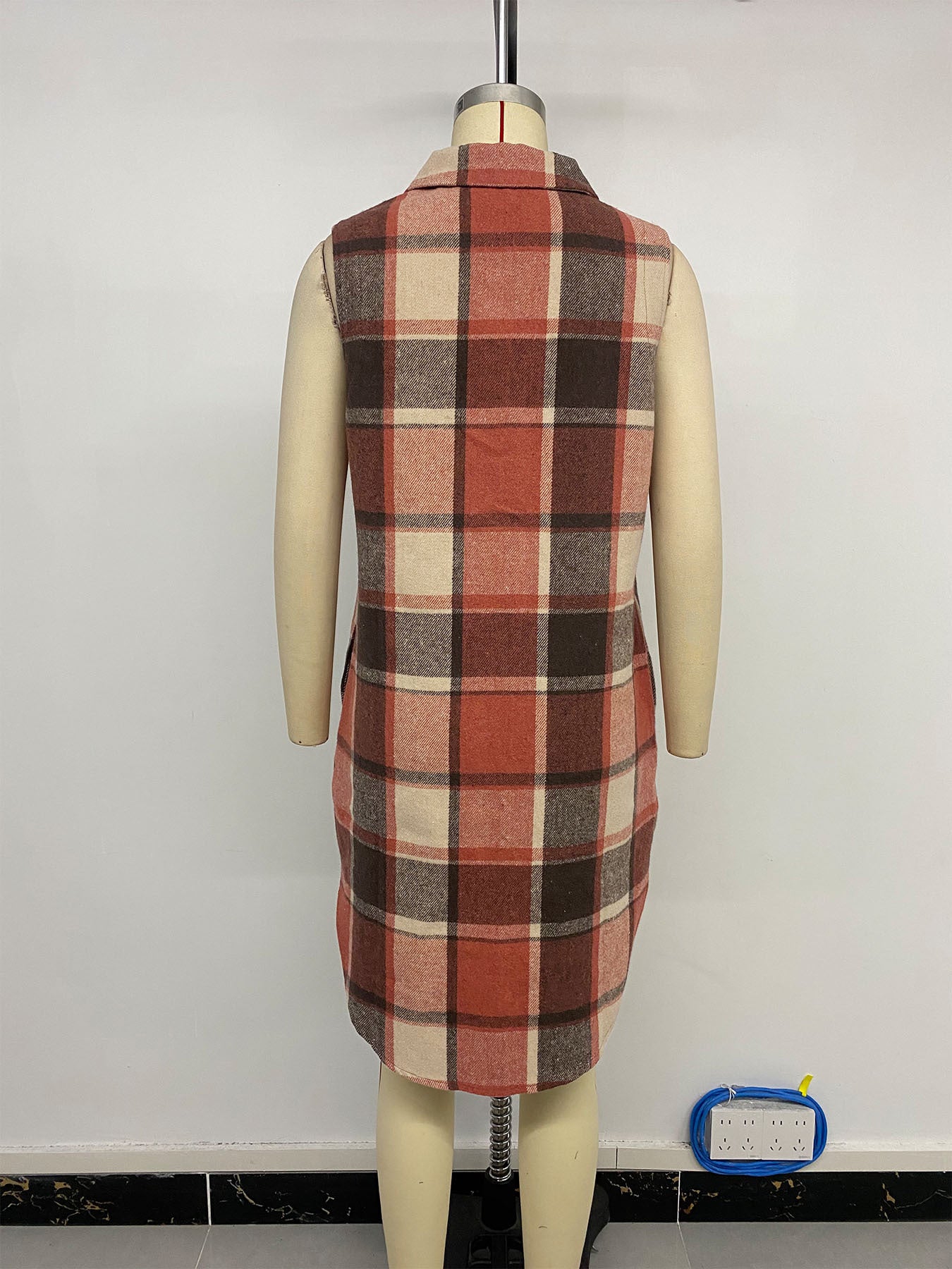 Womens Long Plaid Vest Sleeveless Coats Lapel Collar Casual Fall Outfits with Pockets