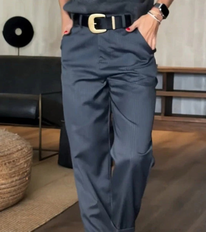 Mathilda | Pantalone Striato, Una Silhouette Snella