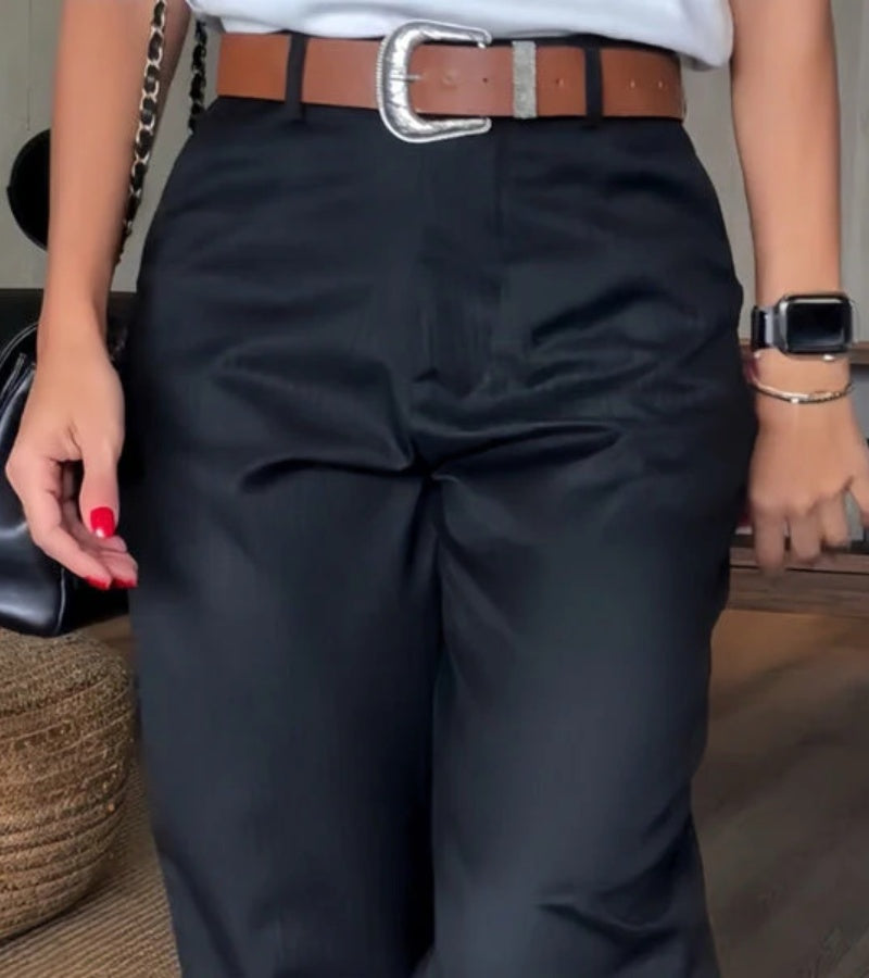 Mathilda | Pantalone Striato, Una Silhouette Snella