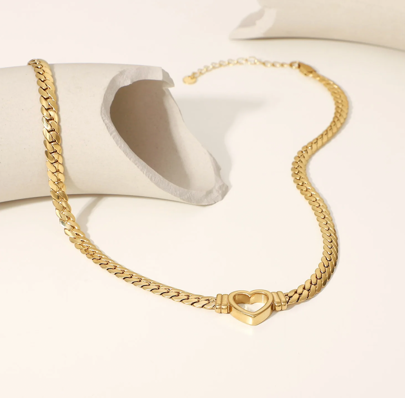 VENUS 18K GOLD PLATED HEART NECKLACE - Seldom Seen Styles