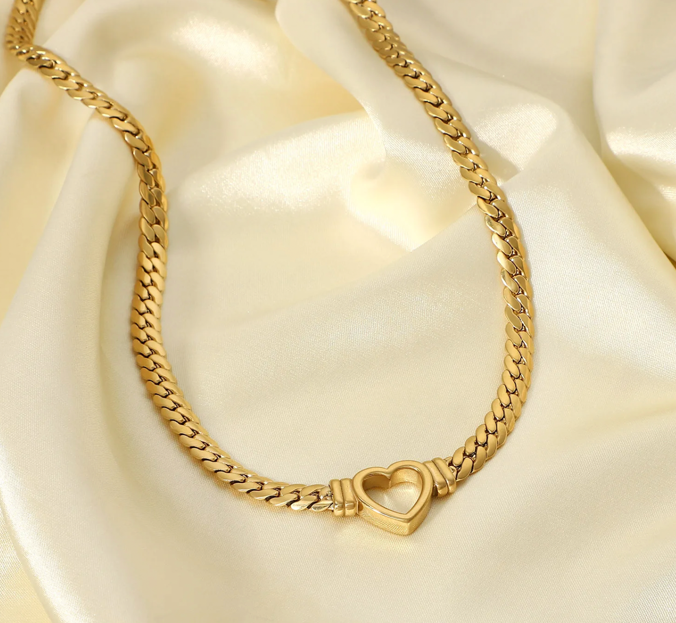 VENUS 18K GOLD PLATED HEART NECKLACE - Seldom Seen Styles
