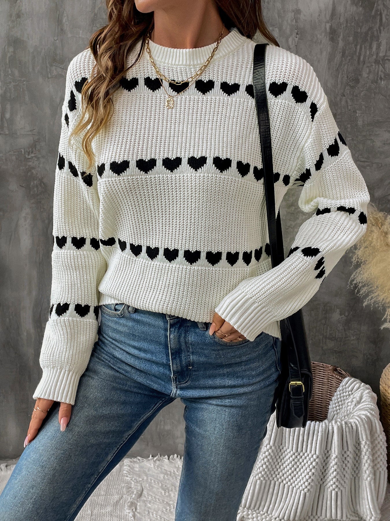 Womens Sweater Round Neck Tops 2025 Trendy White Contrast Heart Pattern Crew Neck Sweater - Seldom Seen Styles