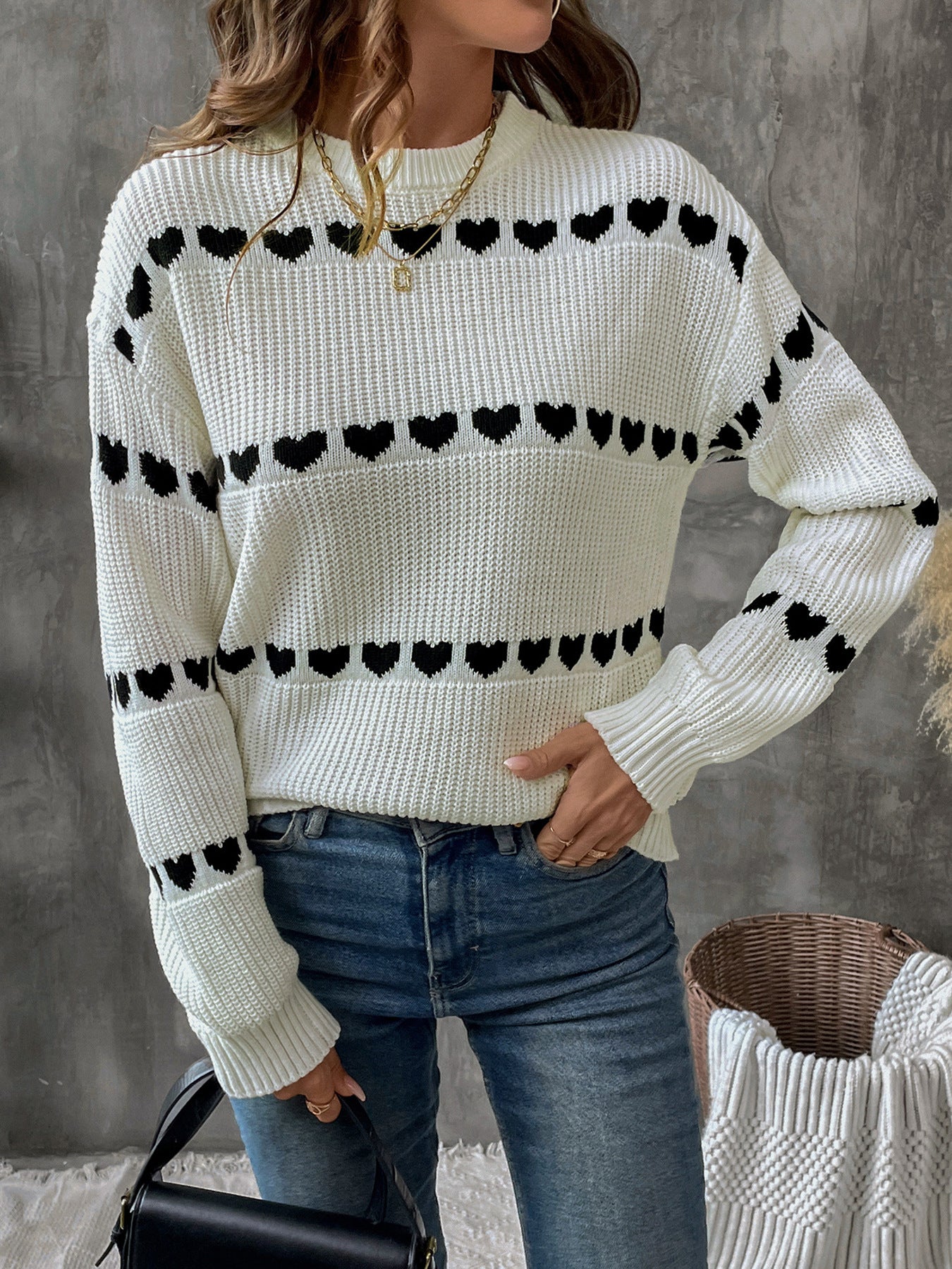 Womens Sweater Round Neck Tops 2025 Trendy White Contrast Heart Pattern Crew Neck Sweater - Seldom Seen Styles