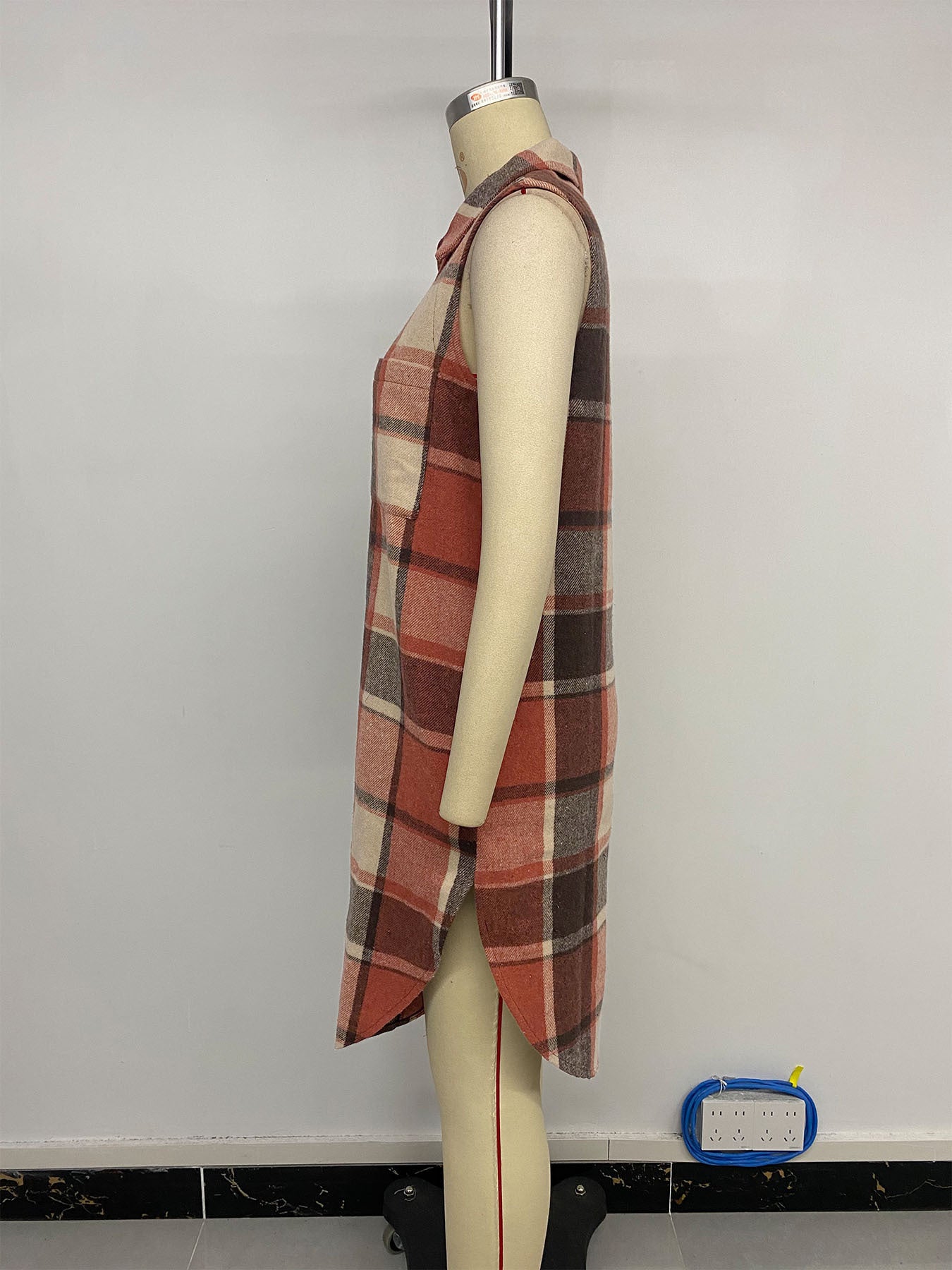 Womens Long Plaid Vest Sleeveless Coats Lapel Collar Casual Fall Outfits with Pockets